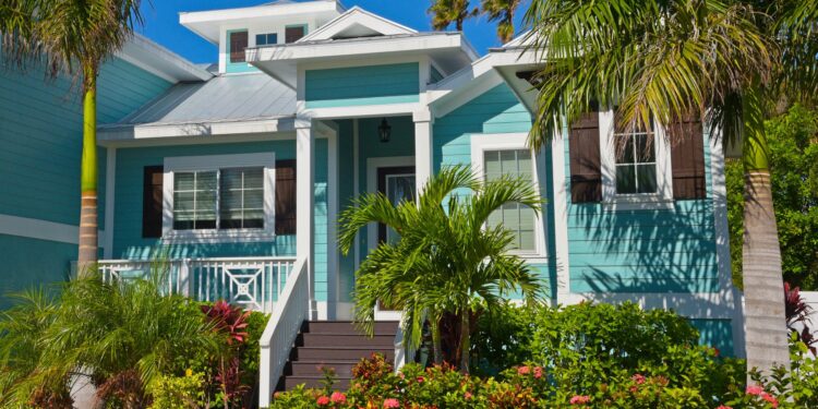 How to Successfully Invest in Florida Real Estate? | RealEstateMarket