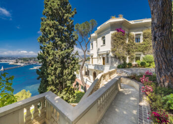 A Lavish Villa Built Into the Cliffs on the French Riviera | realestatemarket.us.com