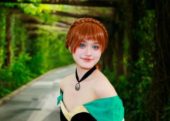 Featured image for: REIT ETFs vs. Individual REITs: Pros, Cons, and How to Choose (Compare investing in REIT ETFs versus individual REITs. Cover diversification, risk, management effort, cost, and potential returns. Provide a decision framework based on investor goals and experience level.)